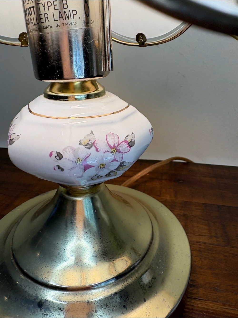 Vintage 3- Way Touch Accent Lamp - Picture 4 of 10
